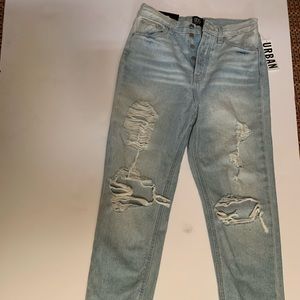 NWT. Urban outfitters BDG rip jeans- size 29